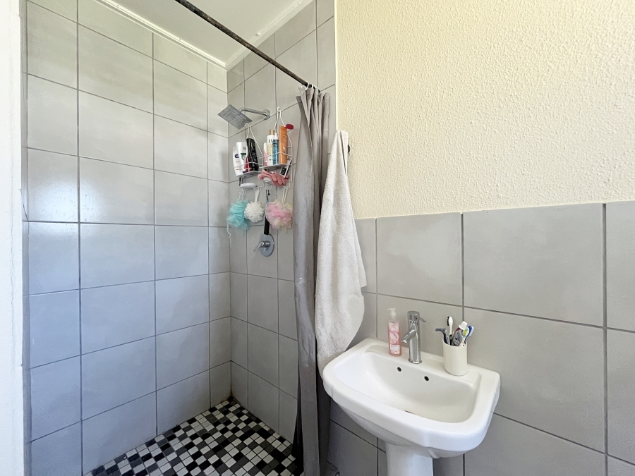 To Let 3 Bedroom Property for Rent in Windsor Park Estate Western Cape